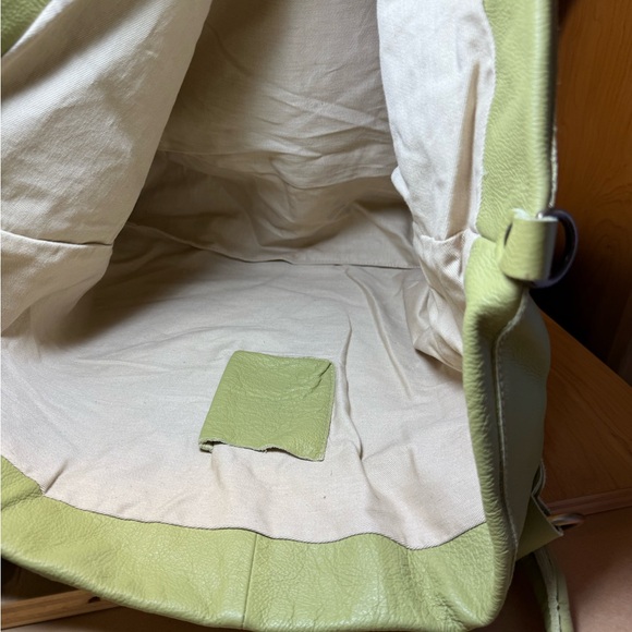 Ted Benson XL Oversized Leather Tote
Made in Italy
Genuine Leather
Light green - Picture 10 of 14